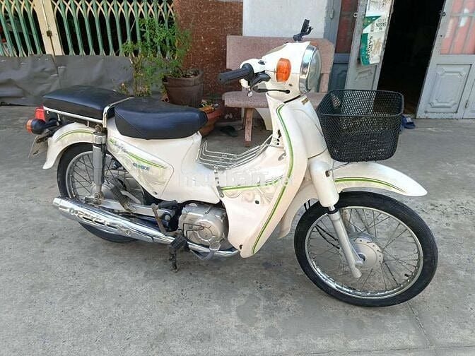 Xe máy Cub 50cc màu Trắng
