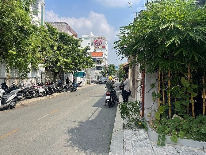 Bán gấp nhà mặt tiền đường Hoa Mai, P2, Quận Phú Nhuận DT: 8x18m 