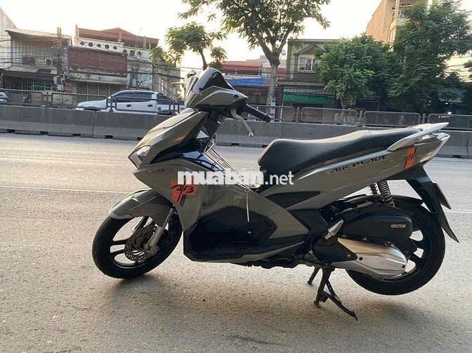 Honda Airblade chính chủ zin đẹp như hình