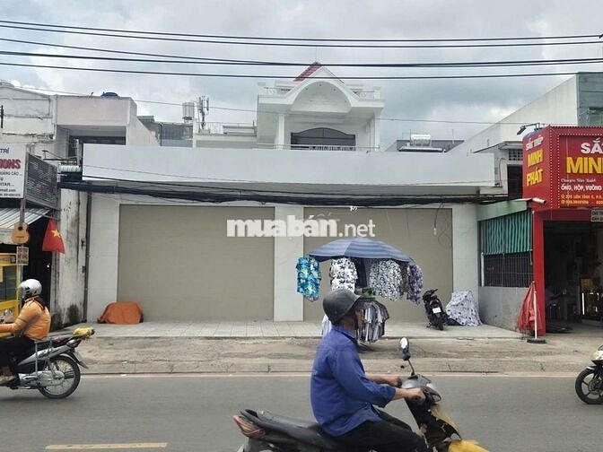 Nhà mặt tiền gần ngã tư bốn xã 8 x 33