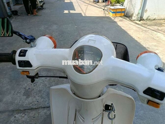 Xe máy Cub 50cc màu Trắng