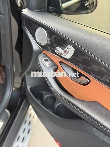 Mercedes-Benz GLC300 2019 Form mới Đen 78000 km