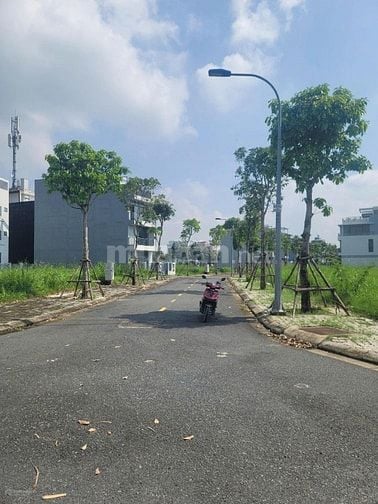 Sang nhượng gấp lô góc kinh doanh dự án Đông Tăng Long, Quận 9 (96m2)