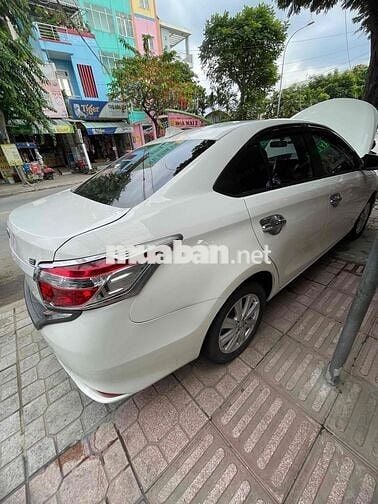 Toyota Vios màu Trắng 5 chỗ