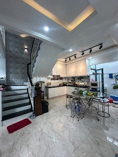 Nhà 5 Tầng ngay Tỉnh Lộ 10, ngang 7m, 5PN, Đường 7m, Giá 5,7 Tỷ.