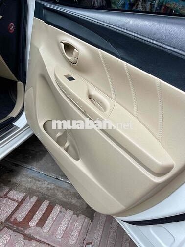 Toyota Vios màu Trắng 5 chỗ