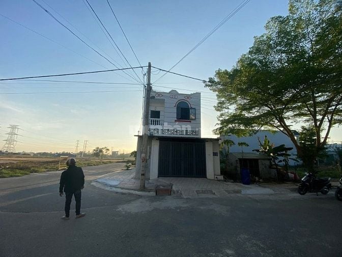 Bán gấp lô đất đg nhựa 14m - KDC sát cầu lớn Hóc Môn 