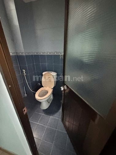 Bán nhà lầu đúc mặt tiền nhựa gần nhà thờ Bặch Đằng