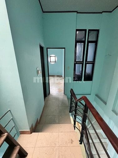 Bán nhà lầu đúc mặt tiền nhựa gần nhà thờ Bặch Đằng