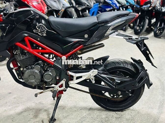 XE MÁYTHANH TÙNG_TNT 125 ĐEN CÔN TAY MÁY ĐỨNG