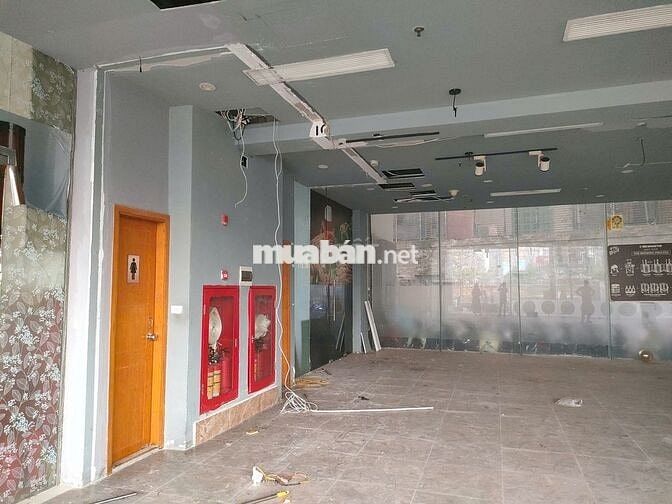 Cho thuê mặt bằng ngang 12m chung cư văn phòng Ngọc Khánh Plaza