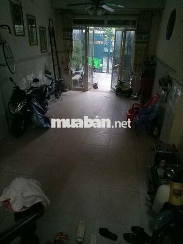 Cho thuê mặt bằng kinh doanh  đẹp gần ngã tư