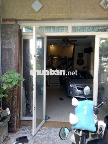 Cho thuê mặt bằng kinh doanh  đẹp gần ngã tư