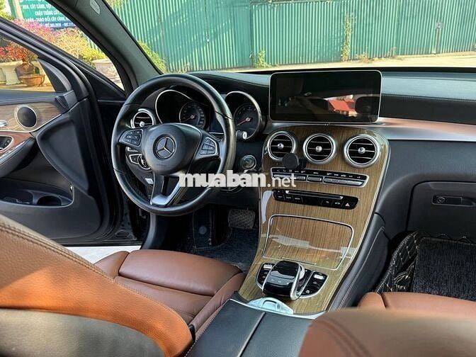 Mercedes-Benz GLC250 4Matic 2016 model 2017