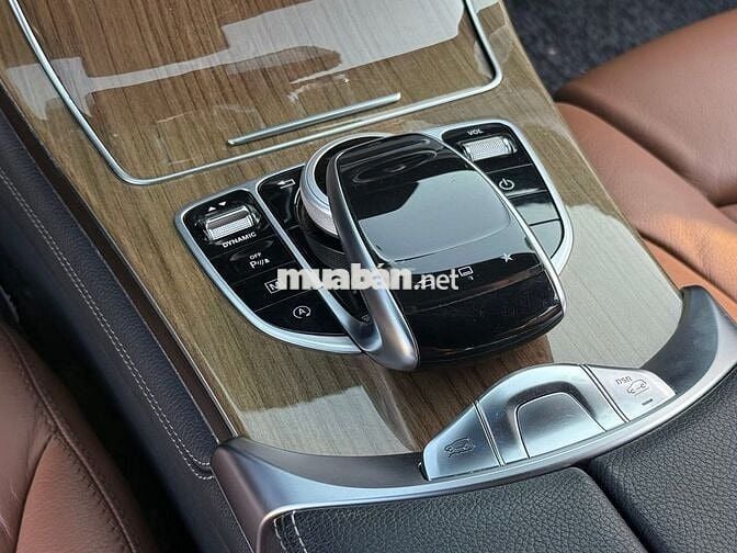 Mercedes-Benz GLC250 4Matic 2016 model 2017