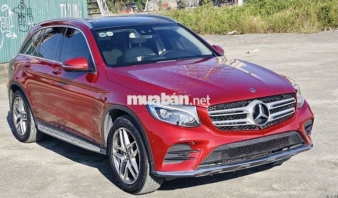 Mercedes GLC300 2018 model 2019 màu đỏ