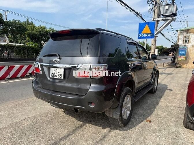 Toyota Fortuner 2010 2.5G - 100000 km