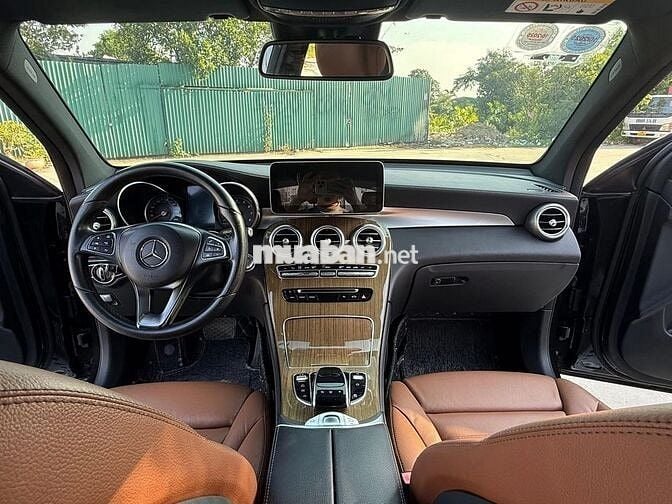 Mercedes-Benz GLC250 4Matic 2016 model 2017