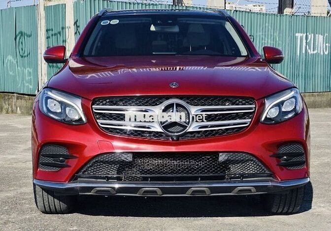 Mercedes GLC300 2018 model 2019 màu đỏ