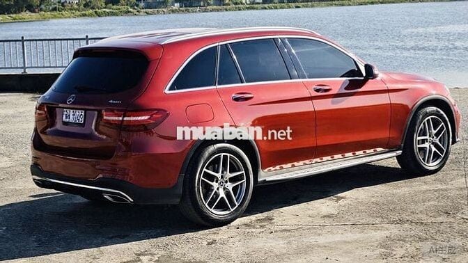 Mercedes GLC300 2018 model 2019 màu đỏ