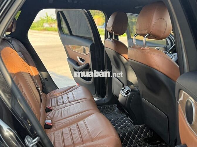 Mercedes-Benz GLC250 4Matic 2016 model 2017