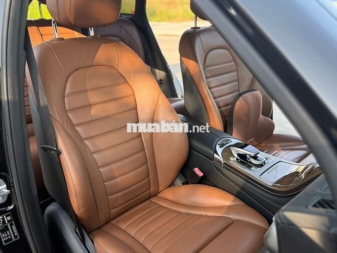 Mercedes-Benz GLC250 4Matic 2016 model 2017