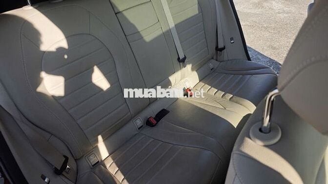 Mercedes GLC300 2018 model 2019 màu đỏ