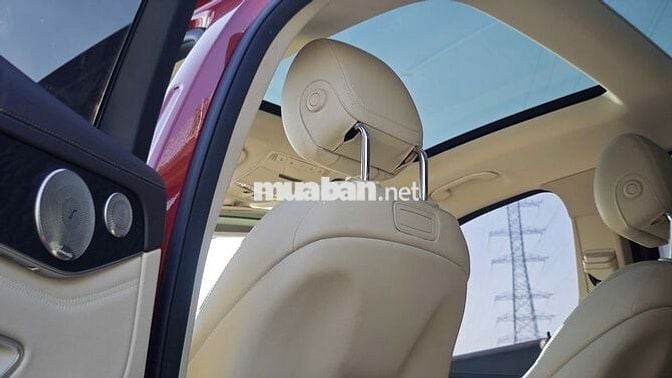 Mercedes GLC300 2018 model 2019 màu đỏ