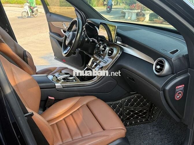 Mercedes-Benz GLC250 4Matic 2016 model 2017