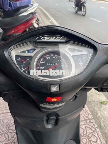 Honda lead 110Fi may zin em ngay chu giao can cuoc