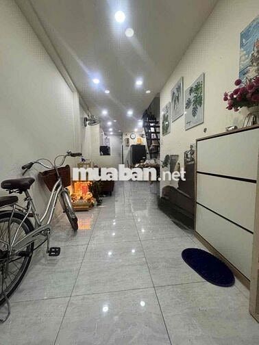 Nhà 50m2 sử dụng, 2PN, cách hẻm lớn 10m, gần chợ Tân Bình