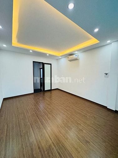 Bán nhà phố Tân Khai, Hoàng Mai, DT 30m2 x 4.5 tầng, ngõ xe ba gác