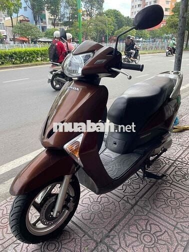Honda lead 110Fi may zin em ngay chu giao can cuoc