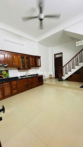 Bán căn nhà sát chợ Vĩnh Phúc  Ba Đình, ngõ rộng