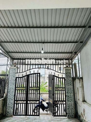 Cần bán nhà trệt rộng , vị trí đẹp phù hợp ở và kinh doanh