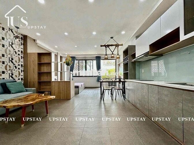 Cho thuê căn hộ ban công 50m2 ngay Vòng xoay Dân Chủ quận 3