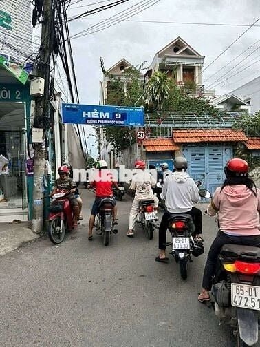 Cần bán nhà trệt rộng , vị trí đẹp phù hợp ở và kinh doanh