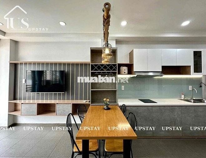 Cho thuê căn hộ ban công 50m2 ngay Vòng xoay Dân Chủ quận 3