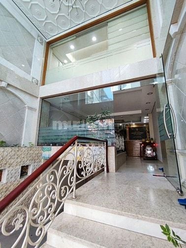 Cho thuê nhà ngang 5m, có hầm và thang máy. Cao Thắng, Quận 3