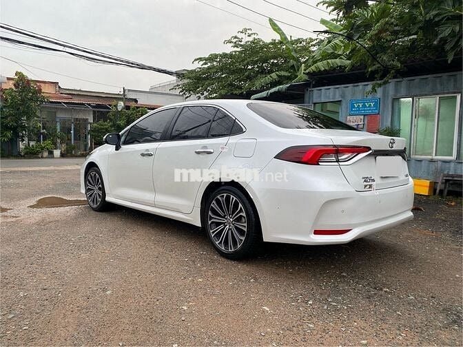 Toyota Altis 2022 1.8V 14.000km Trắng