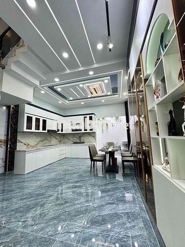 Nhà 2 lầu xây mới full nội thất sân xe hơi 4pn 1/ Thạnh xuân 43