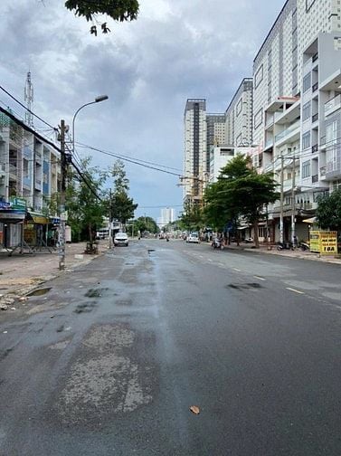 Bán 2 căn nhà MT Tạ Quang Bửu P4Q8. 8x20m 3 lầu