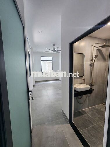 CHO THUÊ NHÀ 3 tầng Lê Văn Thọ,P8,GV 4m*8m có sân trước, 2PN siêu rộng