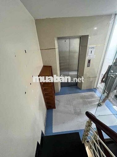 MT NGANG 8M SPOTLIGHT CỦA TUYẾN ĐƯỜNG 3/2 Q10 CÓ THANG MÁY GIÁ 60TR