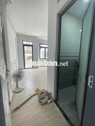 CHO THUÊ NHÀ NGUYÊN CĂN MỚI TINH - 1TRỆT2LẦU[4x13M] - 3PN4WC - HẺM 4M