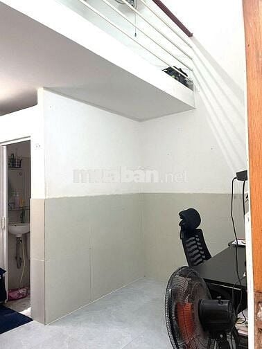 Phòng trọ 12 m2, Đường Trần Xuân Soạn, ngay chân Cầu Rạch Ông