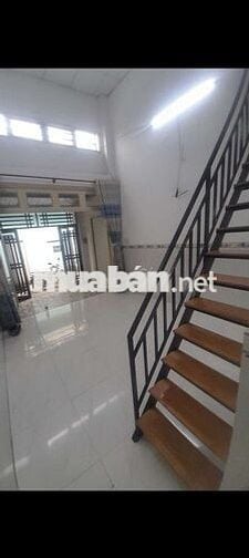 Nhà đang trống dọn vào ở đc liền , diện tích : 3,5 × 14 + sân để xe