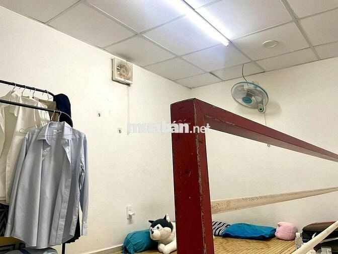 Phòng trọ 12 m2, Đường Trần Xuân Soạn, ngay chân Cầu Rạch Ông