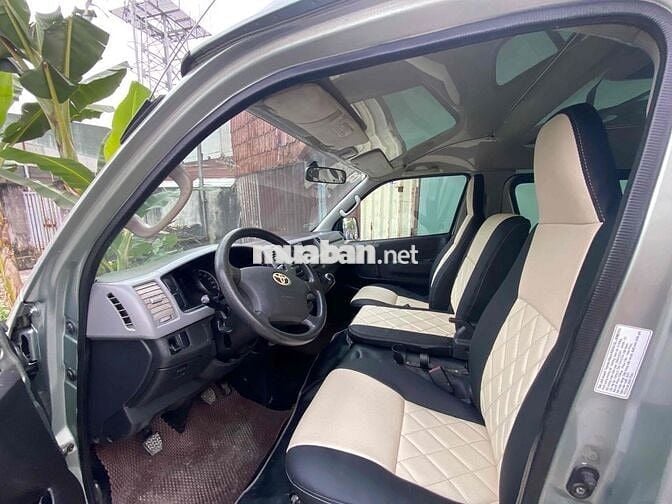 Toyota Hiace 2011 16 chỗ Xám bạc may dầu