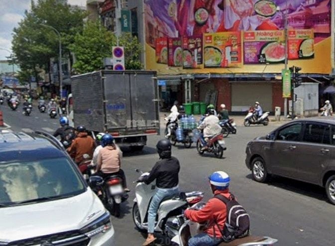 Bán nhà mặt tiền Nguyễn Trãi , P8 , Q5 , sầm uất ngay ngả tư